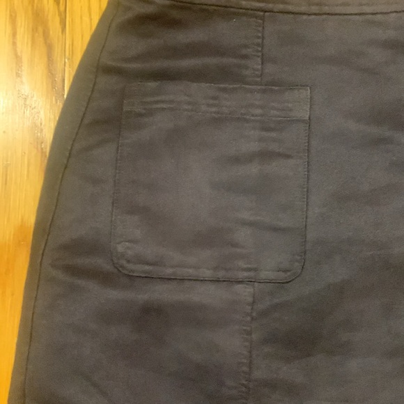 Old Navy Black Mini Skirt w/ Zipper and Pockets, Size 6 - Picture 3 of 5